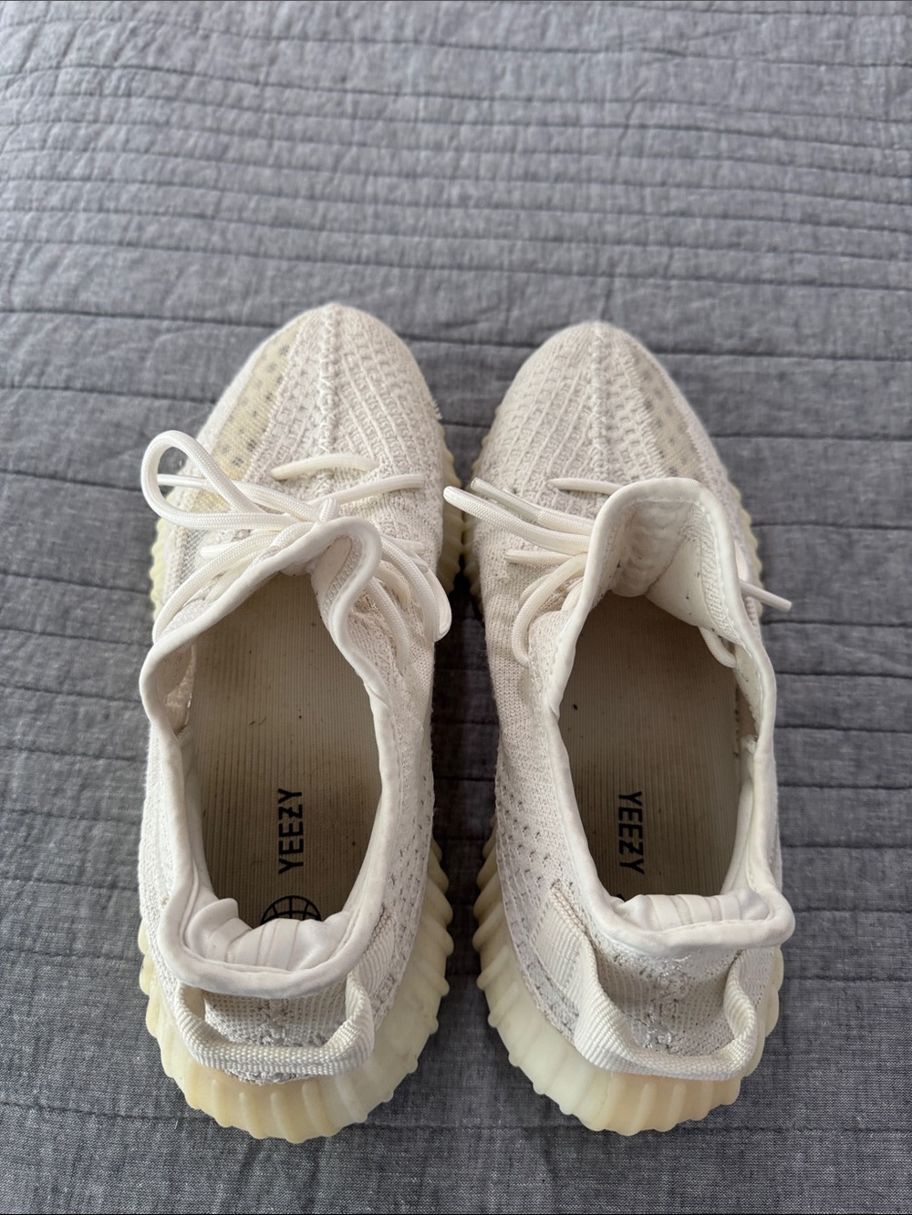 Yeezy Boost 350 V2 triple white Sneakers - Picture 4 of 6